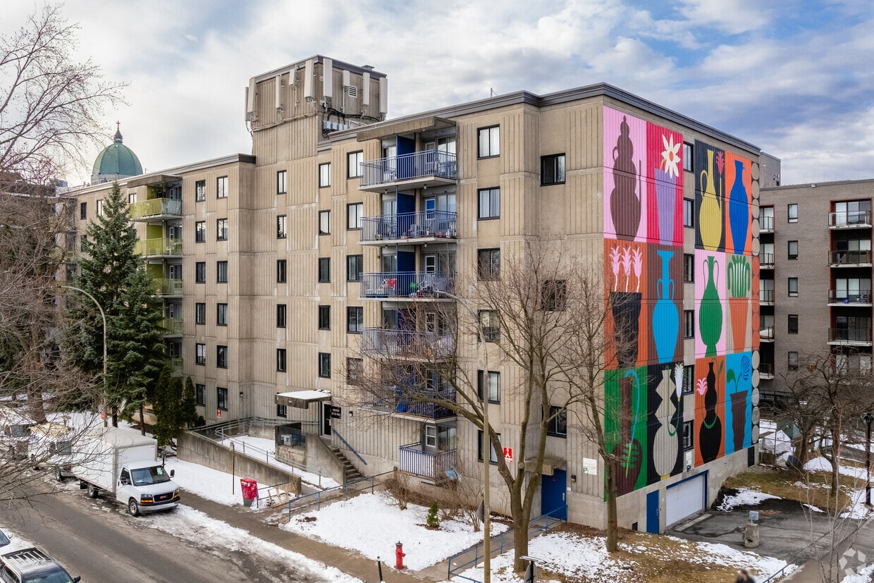 Building Photo - 5250 Gatineau Avenue