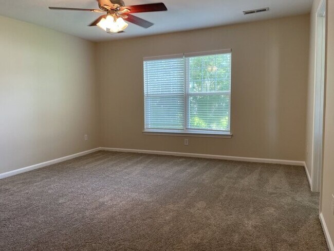 Foto del edificio - 130 Grand Oaks Dr