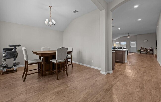 Foto del edificio - 689 Forest Bend Ln