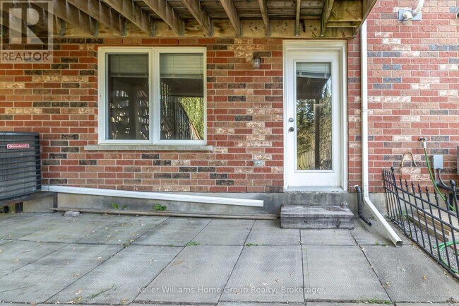 Photo du bâtiment - 42 Hasler Crescent