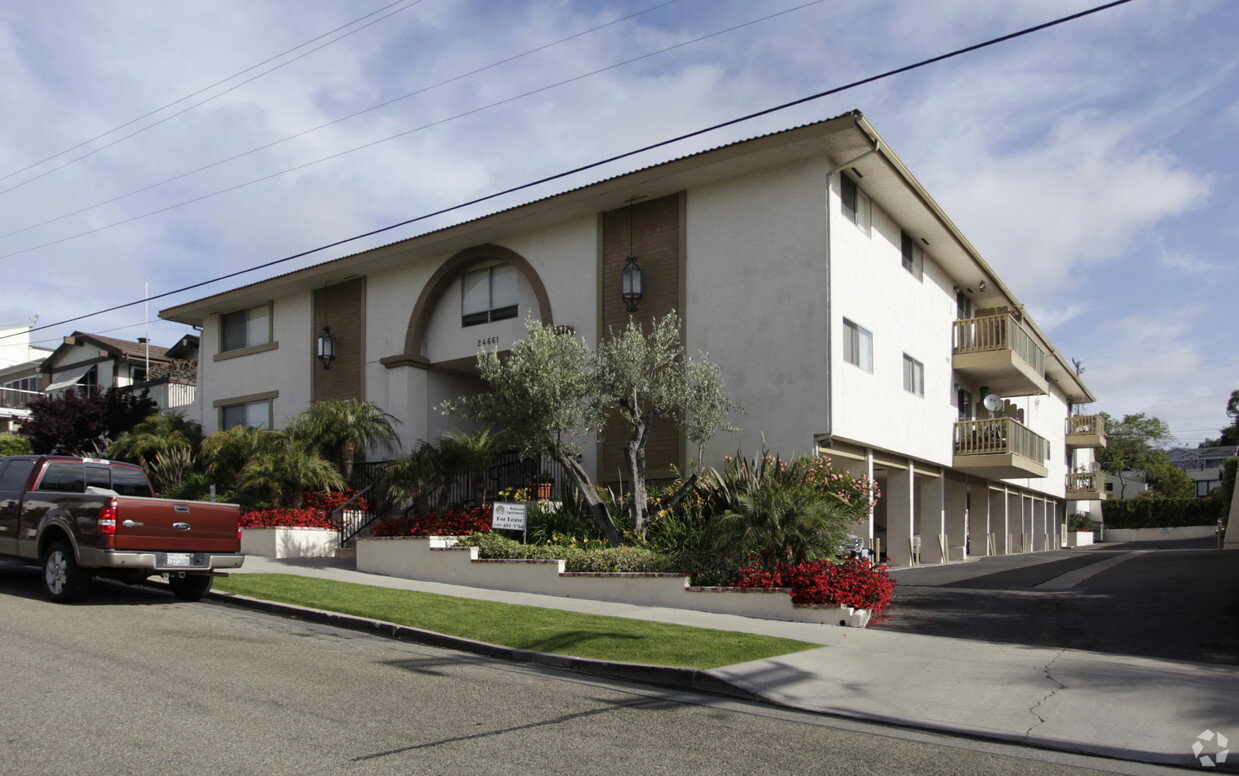 Primary Photo - La Plaza Apartments