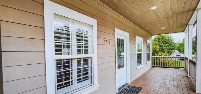 Building Photo - Custom Home in Sutter Estates!