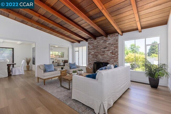 Building Photo - 622 N Silverado Dr