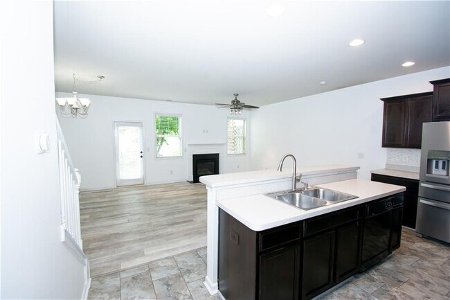 Building Photo - 162 Townview Dr