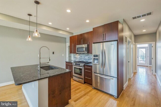 Foto del edificio - 1404 K St SE