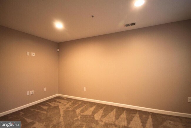 Building Photo - 202 Compass Dr