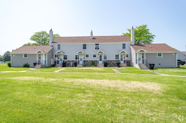 Building Photo - Packard Court