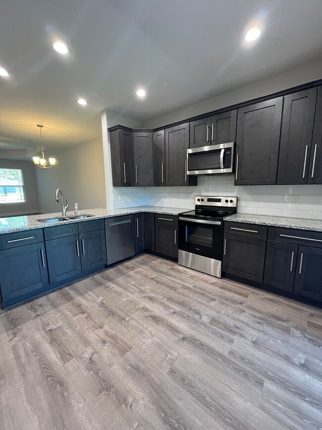 Building Photo - Newer Construction 3 Bedrooms 2 Baths!