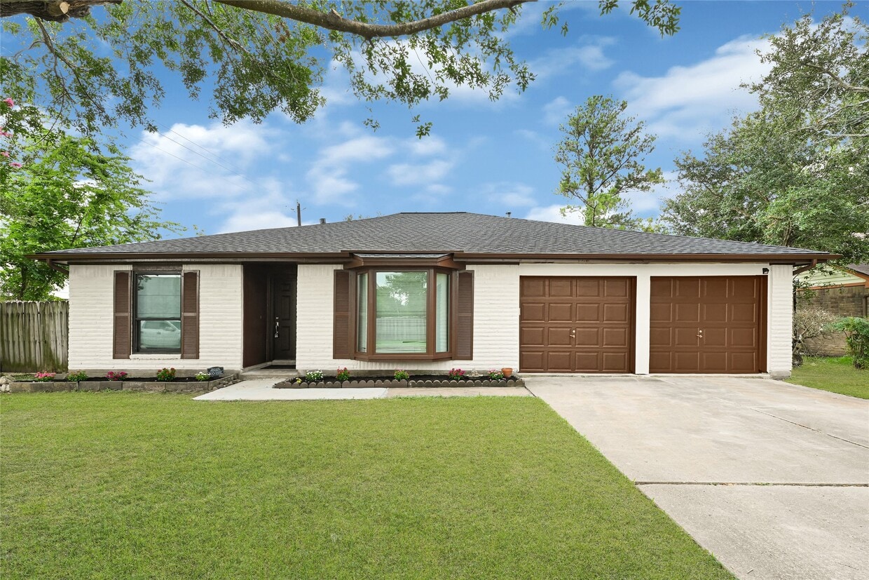 Primary Photo - 10206 Sagebluff Dr