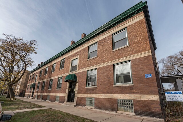 Primary Photo - 1720 W Ainslie St