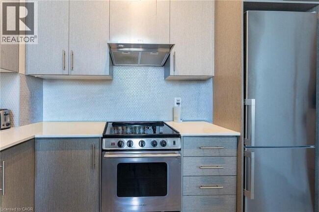 Building Photo - 212 King William St