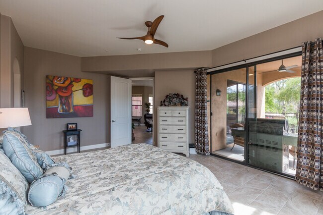 Building Photo - Ahwatukee Mountain Views & More!!