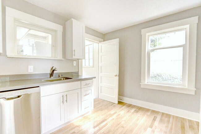 Foto del edificio - 502 NE 72nd St
