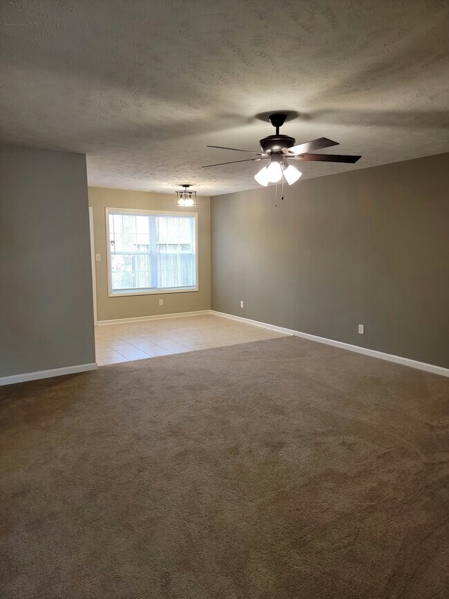 Foto del edificio - 513 Lumberly Ln