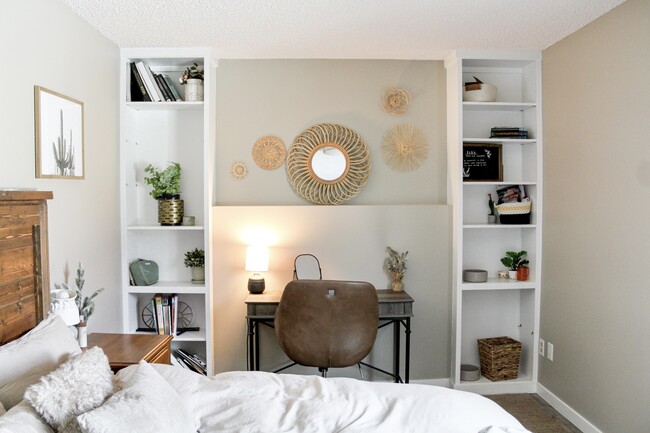 Building Photo - 1987 Palm Dr