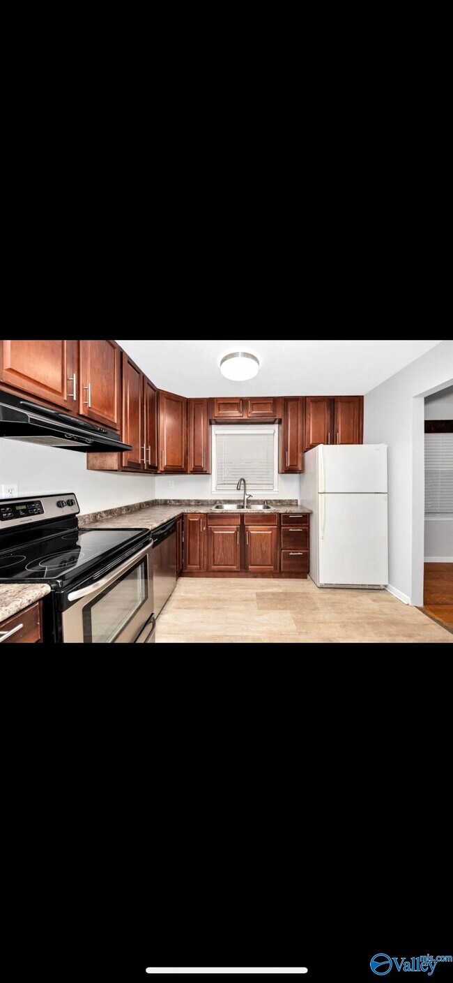 Foto del edificio - 4210 Killarney Dr NW