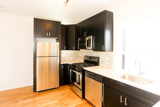 Foto del edificio - 2210 W Eastwood Ave