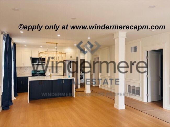 Foto del edificio - Beautifully Remodeled 2 Bed/2 Bath Duplex- in desirable location Downtown Sacramento!!