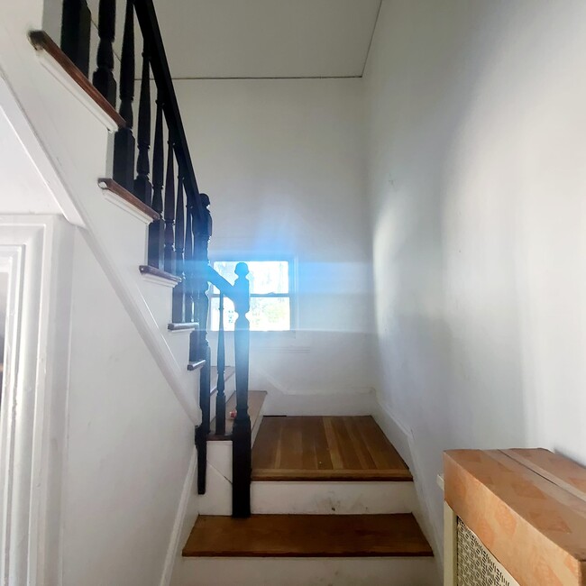 Building Photo - 526 Park Ave