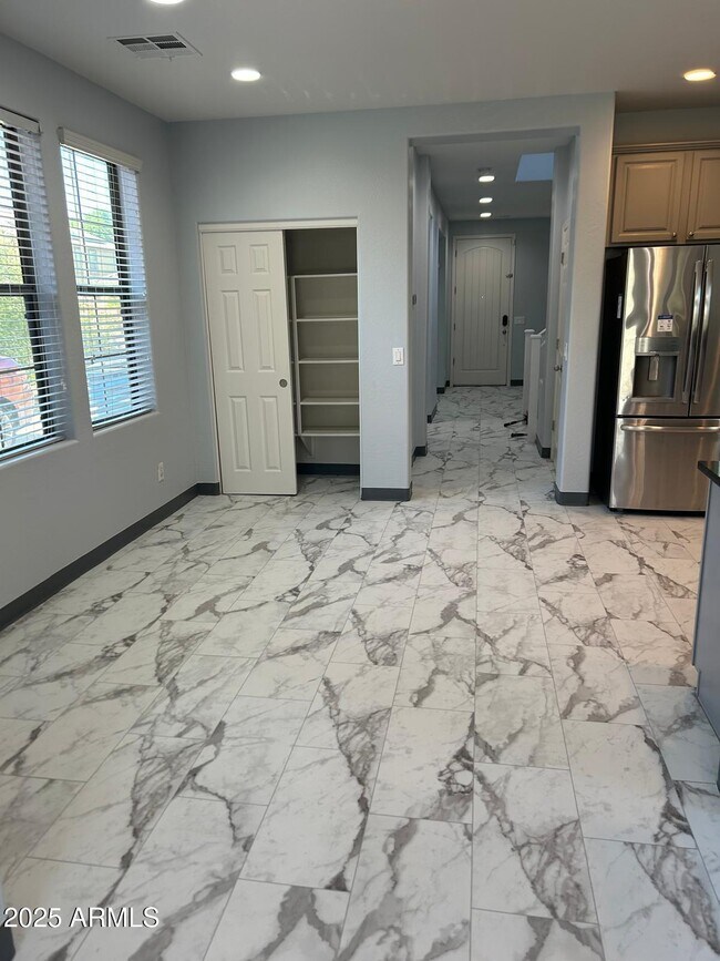 Foto del edificio - 869 E Doral Ct