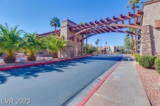Building Photo - 5181 River Glen Dr