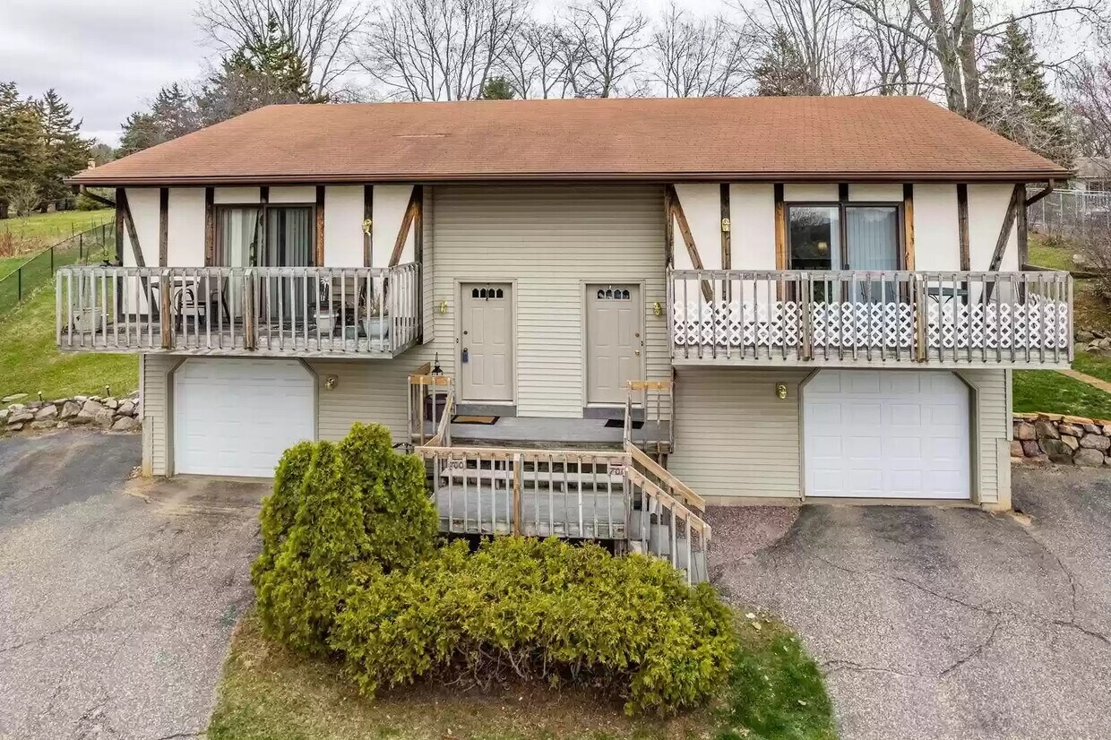 700 Iroquois Ct, Baraboo, WI 53913 Townhome Rentals in Baraboo WI