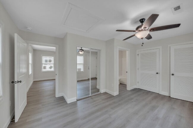 Building Photo - Newly renovated and modernized 1BR, 1BA du...