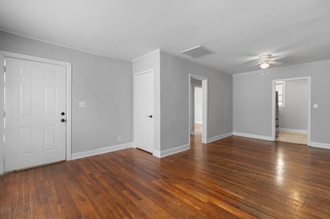 Building Photo - 932 33rd Ave N
