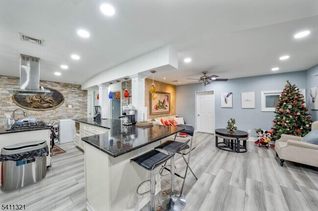 Foto del edificio - 376 Elmora Ave