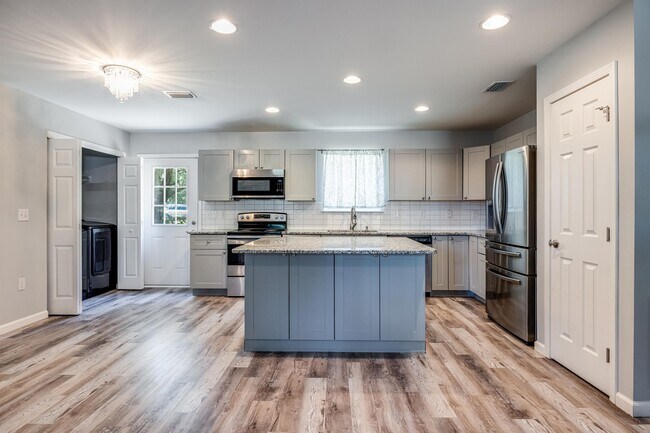 Foto del edificio - 3071 Highland Ave