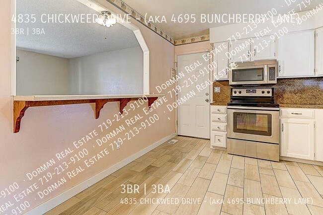 Building Photo - Huge Corner Lot!