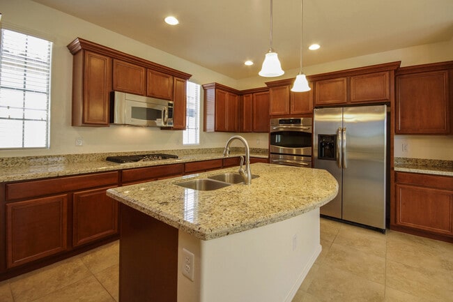 Building Photo - 12047 N Golden Mirror Dr