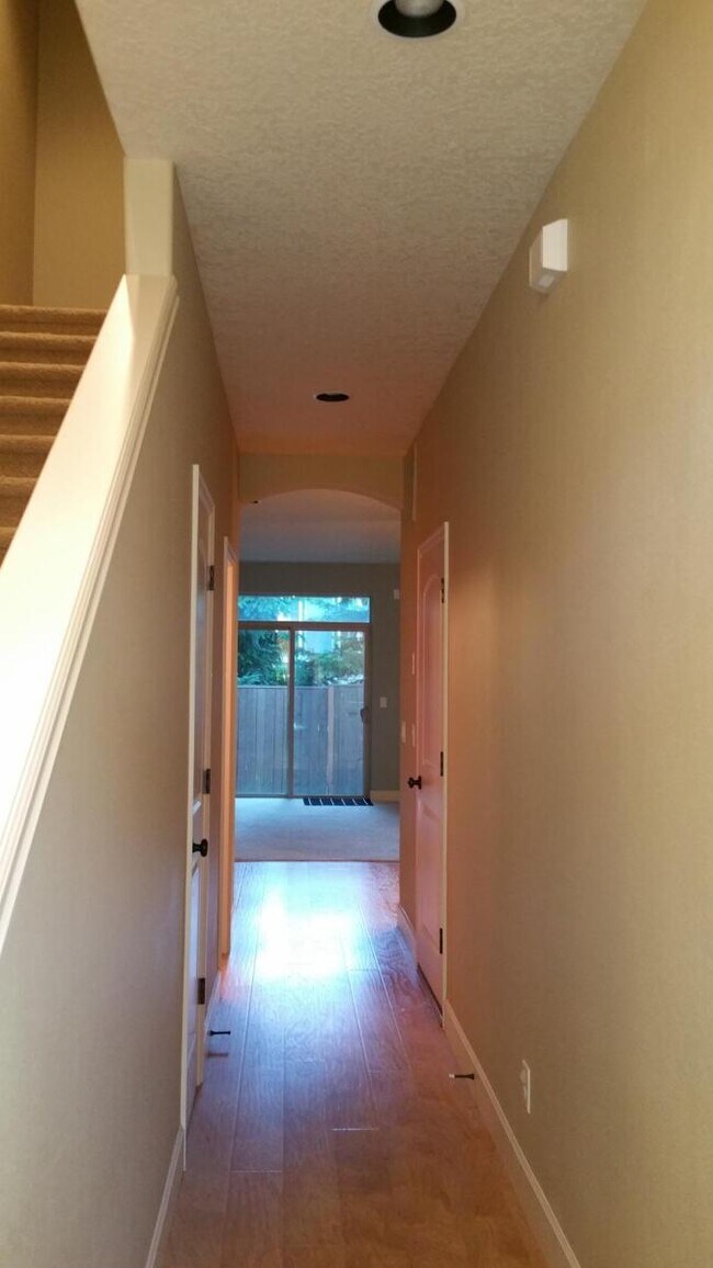 Building Photo - 15161 SW Canyon Wren Way