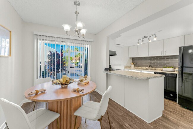 Building Photo - The Palms at Casselberry
