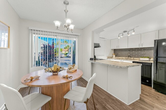 Building Photo - The Palms at Casselberry