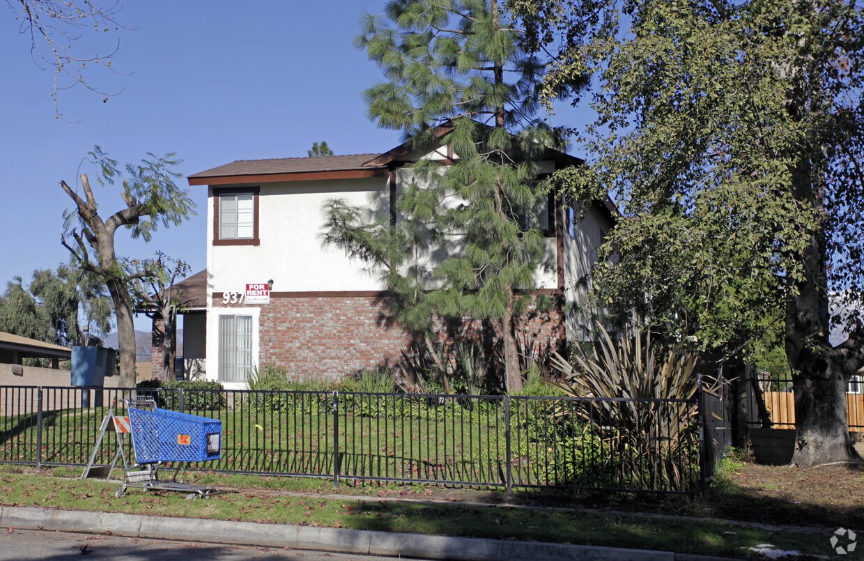 Foto del edificio - 937 E Deodar St