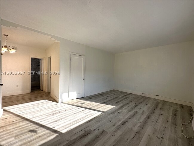 Building Photo - 955 Bay Dr E
