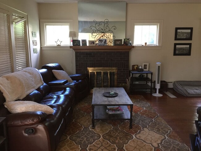 Foto del edificio - 630 N 16th Ave E