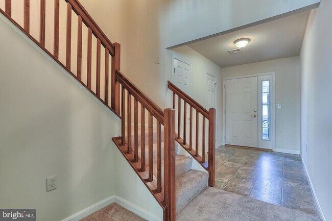 Building Photo - 106 Hawk Ct