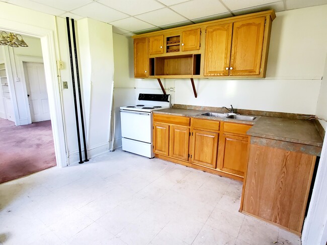 Building Photo - 210 Railroad St