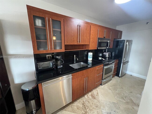 Building Photo - 100 Lincoln Rd