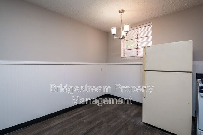 Foto del edificio - 619 Gainsborough Rd