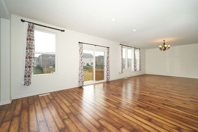 Foto del edificio - 4 Bedroom With Finished Basement in Westfield!