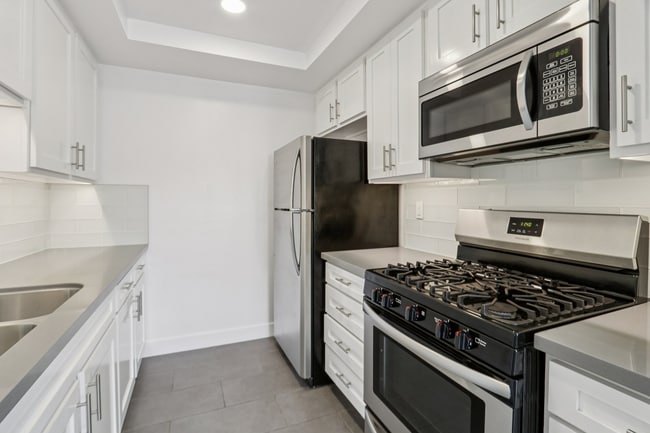 Interior Photo - 616 North Sweetzer Avenue