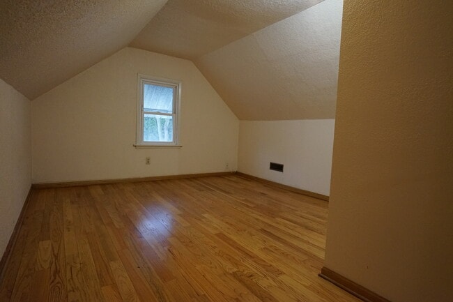 upper loft bed room - 3427 Shirley Rd