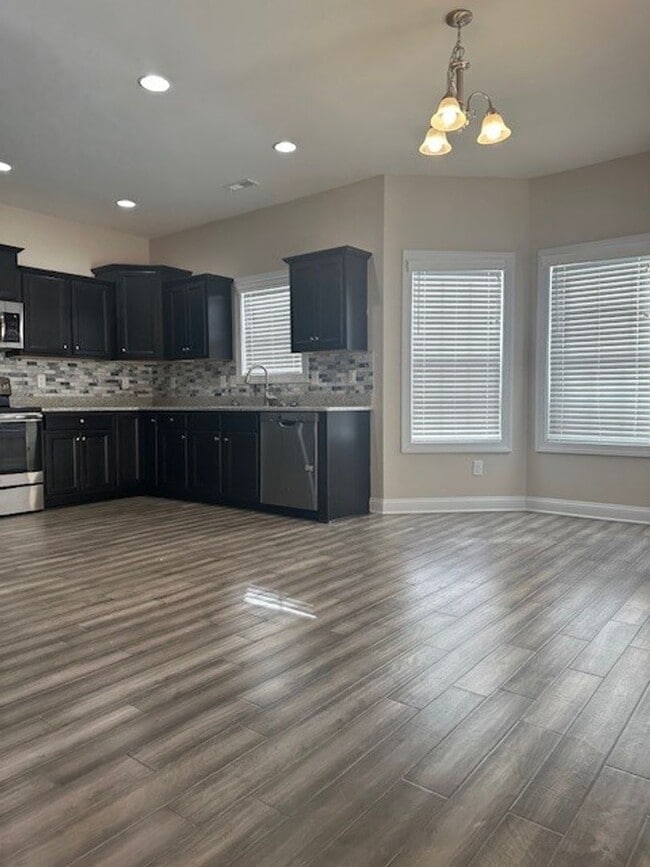 Building Photo - 104 Tiburon Ct