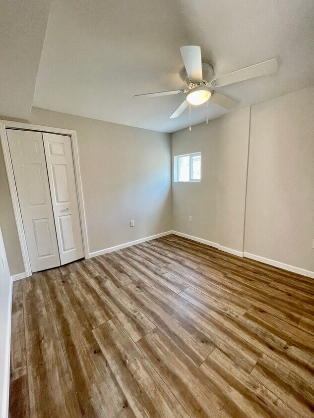 Building Photo - Perfectly Updated 1 Bedroom Flat!