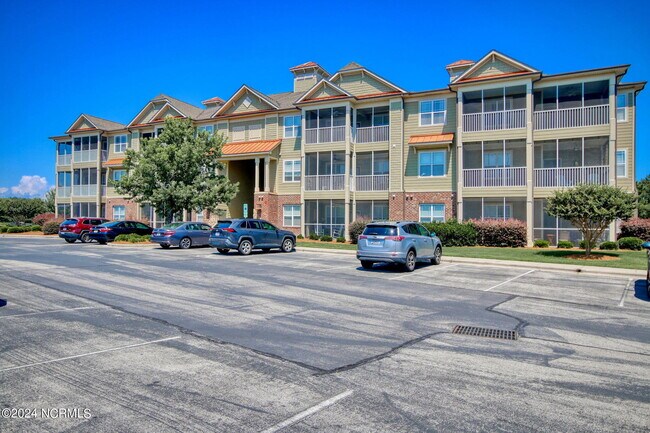 Building Photo - 395 S Crow Creek Dr