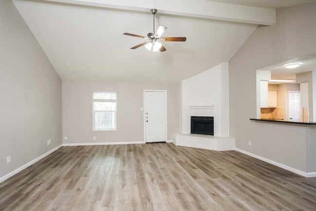 Building Photo - 16751 Dew Drop Ln