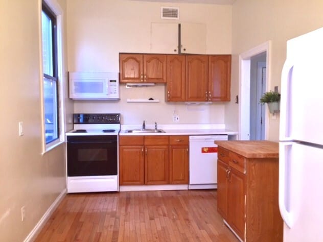 Foto del edificio - 329 E St SE